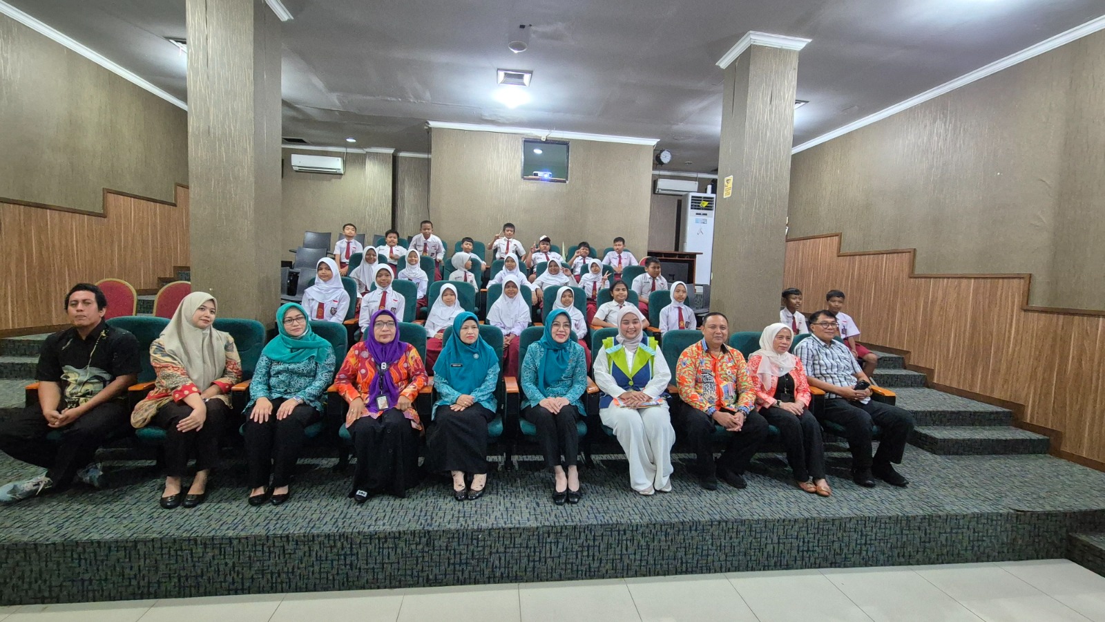 Ketupat Betawi Bersama SDN Petojo Selatan 06 Di Perpustakaan Jakarta Pusat